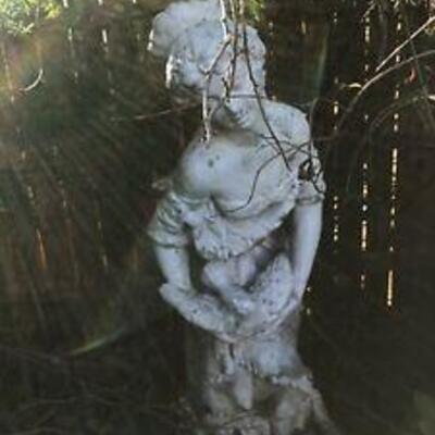 https://www.ebay.com/itm/124574983866	TR8021 Vintage 2.5 Ft Cement Lady statue  Pickup Only		BUY-IT-NOW	 $75.00 
