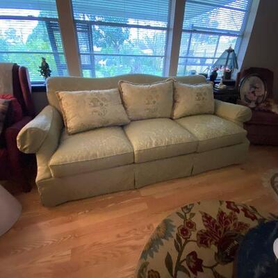 https://www.ebay.com/itm/114690221878	TR8053 Sofa Couch Estate Sale Pickup		BUY-IT-NOW	 $200.00 
