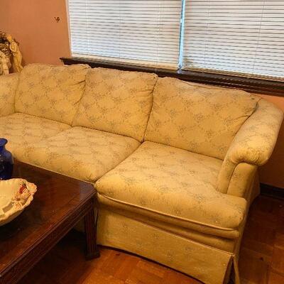 https://www.ebay.com/itm/124579820566	TR8056 Sofa / Couch #2 Estate Sale Pickup		BUY-IT-NOW	 $75.00 

