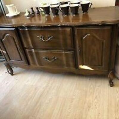 https://www.ebay.com/itm/124574983872	TR8024 Vintage Dinning Room Bar / Side Board Pickup Only		BUY-IT-NOW	 $70.00 
