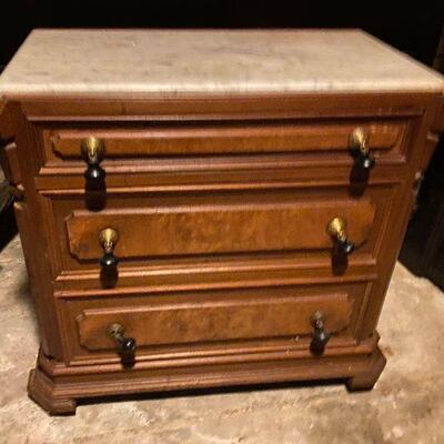 https://www.ebay.com/itm/114690206579	TR8082 Antique White Marble Table Chest of Drawers - Estate Sale Pickup		BUY-IT-NOW	 $250.00 
