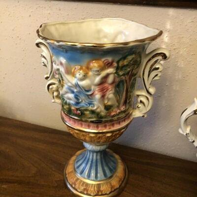 https://www.ebay.com/itm/114689806585	TR8028 Vintage majolica pottery Vase Pickup Only		BUY-IT-NOW	 $20.00 
