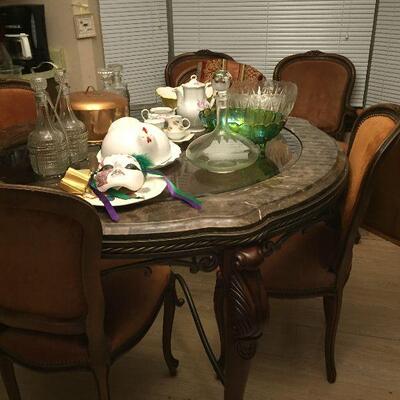 https://www.ebay.com/itm/114691686373	TR8066 Metal/ Glass Wood Breakfast Knock Table Estate Sale Pickup		BUY-IT-NOW	 $95.00 

