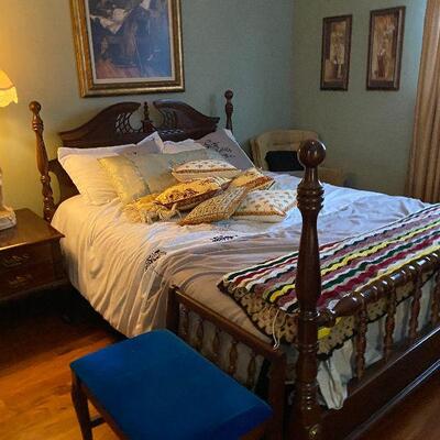 https://www.ebay.com/itm/114691678460	TR8061 Wood Post Antique Bed Full Estate Sale Pickup		BUY-IT-NOW	 $125.00 
