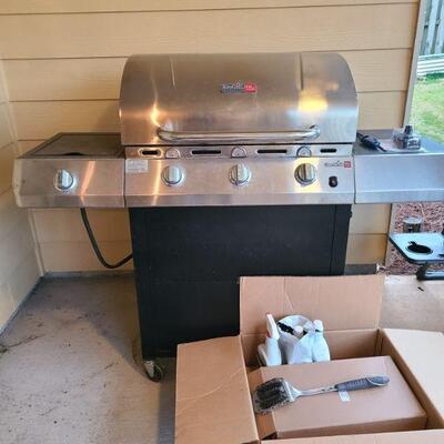 Char-Broil Tru infrared grill. Still in good condition. Grate can be cleaned and box comes with brand new grates and heat tents. Has a...