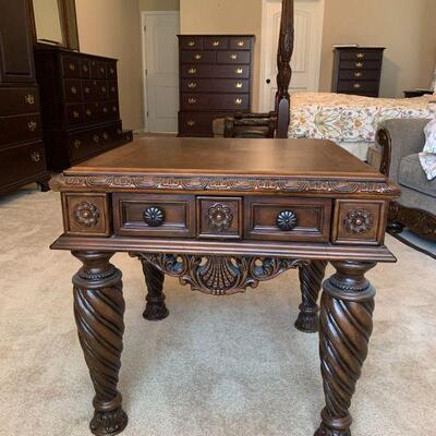 This Ashley furniture square wooden end table features a single pull out drawer as well as beautiful and artistic scrollwork utilizes...