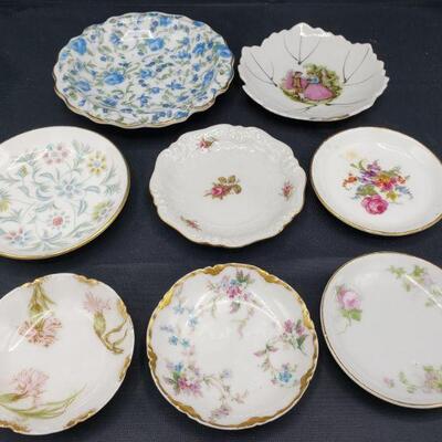 If you are a fan of florals on your butter dishes then this is the lot for you. 9 butter dishes measures 3