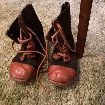 Children’s suede/leather lace up boot
