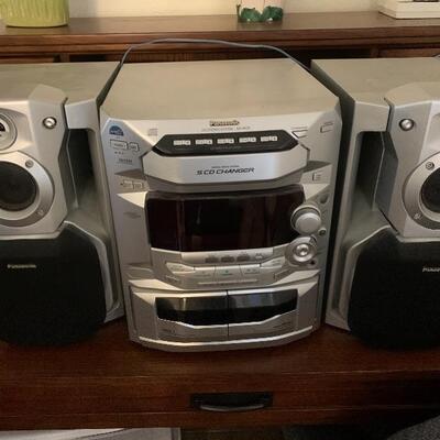 Panasonic stereo with speakers and CD player 