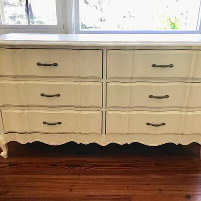 6 drawer French Provincial style dresser $220
55 X 19 X 30