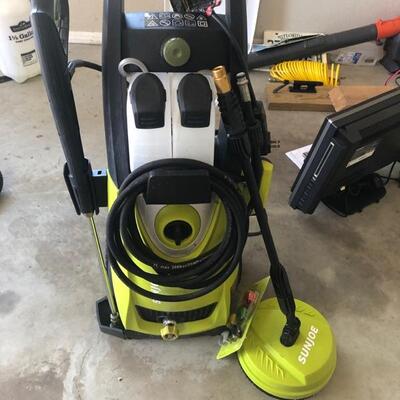 Sunjoe power washer with attachament
