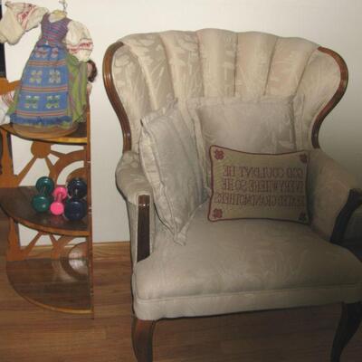 tall parlor chair   buy it now $ 65.00