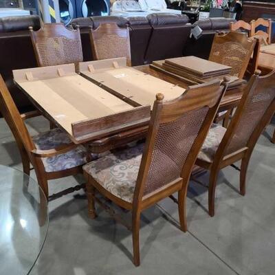 #2136 • Dinning Room Table And Chairs