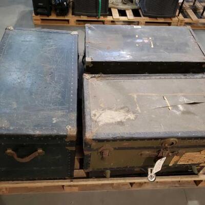 4120 â€¢ 5 Vintage Chests 