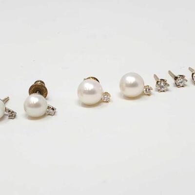 #450 • 7 Sterling Silver Diamond Earrings -4.1g
