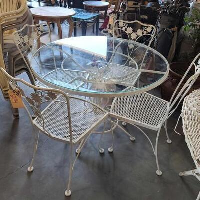 2044 â€¢ Metal Patio Table And Chairs