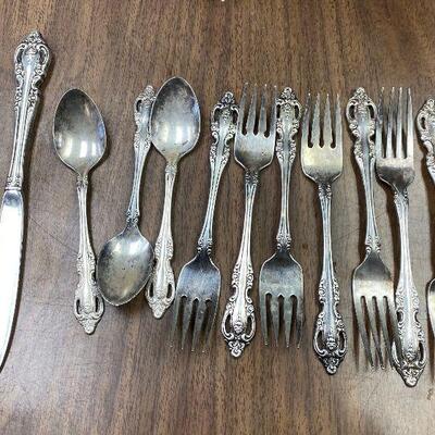 https://www.ebay.com/itm/124607373181	TR9512 Oneida Community Silverplate Brahms - 11 Pieces (Spoon, Fork, Knife)		Auction
