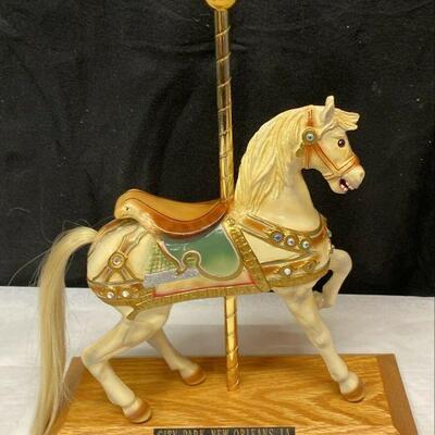 https://www.ebay.com/itm/115384641401	LB1017 COLLECTIBLE NEW ORLEANS CITY PARK CAROUSEL HORSE 1996 8TH ED FIGURINE		BIN	 $99.99 
