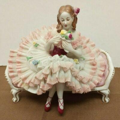 https://www.ebay.com/itm/125307612983	JK3005 VINTAGE 6 INCH Volkstedt GERMAN Porcelain LADY ON COUCH FIGURINE		BIN	 $379.99 
