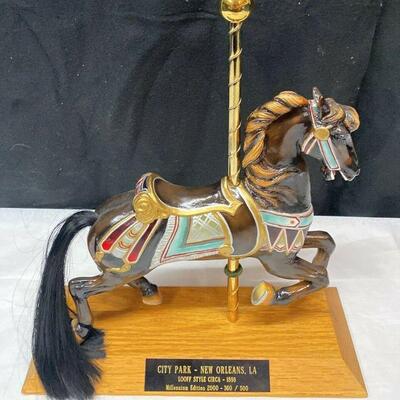 https://www.ebay.com/itm/115384641423	LB1020 COLLECTIBLE NEW ORLEANS CITYPARK CAROUSEL HORSE MILLENNIUM ED 2000 		BIN	 $99.99 
