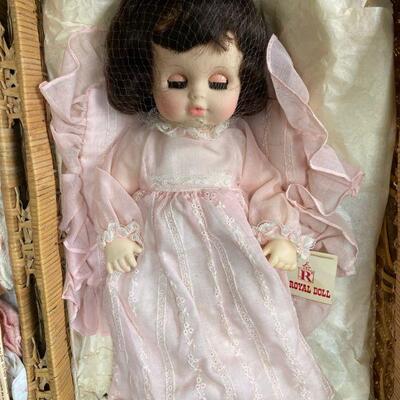 https://www.ebay.com/itm/125315766175	LB5008 Royal House of Dolls Miss Elsa of Royal - Local Pickup		BIN	 $19.99 
