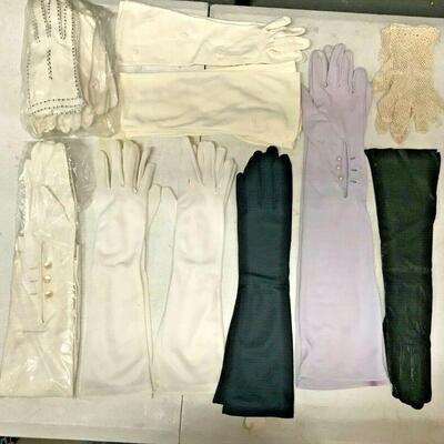 https://www.ebay.com/itm/115384641426	OL7005 Lot of Assorted Vintage Gloves (Leather, Cloth, Lace, etc.) LOCAL PICKUP		BIN	 $25.99 
