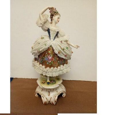 https://www.ebay.com/itm/115379255086	JK3001 VINTAGE 12 INCH Capodimonte Porclain  FIGURINE LADY DANCING		BIN	 $649.99 
