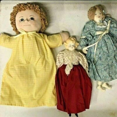https://www.ebay.com/itm/125315766143	OL7023 Lot of Cloth Dolls LOCAL PICKUP		BIN	 $19.99 
