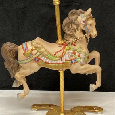 https://www.ebay.com/itm/125315766146	LB1010 COLLECTIBLE AMERICAN CAROUSEL TOBIN FRALEY 6TH ED 1991JEWEL CROWN HORSE		BIN	 $99.99 

