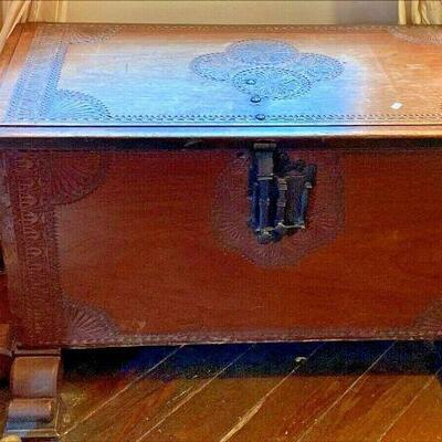 https://www.ebay.com/itm/115385095918	JK1017 ANTIQUE HOPE CHESTWITH REMOVABLE FEET, NEEDS HINGE REPAIR		Auction 	 Starts 05/20/2022 After...