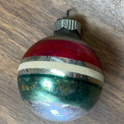 https://www.ebay.com/itm/125315766186	LB5007 Round Mid Century Vintage Mercury Glass Christmas Ornament		BIN	 $19.99 
