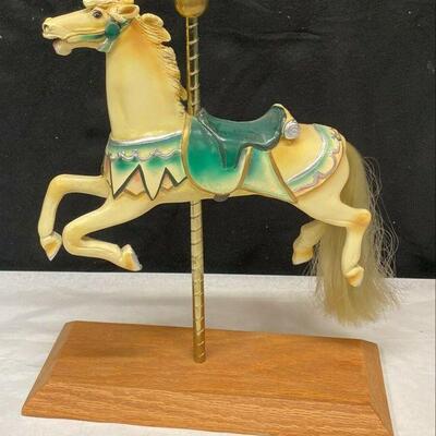 https://www.ebay.com/itm/115384641394	LB1007 COLLECTIBLE CAROUSEL HORSE BLONDE WITH GREEN SADDLE, UNMARKED FIGURINE		BIN	 $99.99 
