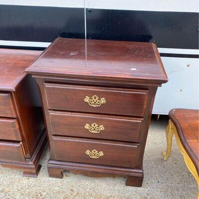 https://www.facebook.com/marketplace/item/755140155134274/	TR9502 Nightstand pickup only		BUY-IT-NOW	 $75.00 
