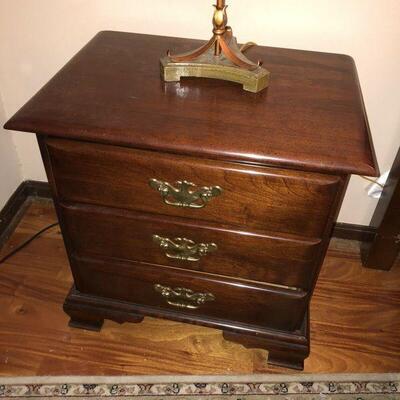 https://www.ebay.com/itm/124605092638	TR8027 Vintage Lee Nightstand #2 Pickup Only		OBO	 $75.00 
