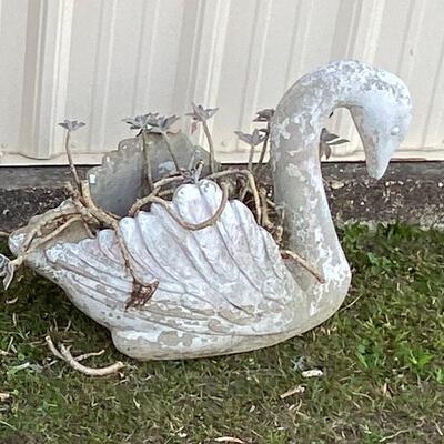 https://www.ebay.com/itm/124605100784	TR9501 Cement Flower Pot / Swan XL Local Pickup		BUY-IT-NOW	 $95.00 

