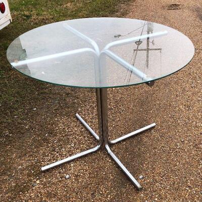 https://www.ebay.com/itm/114665162771	BA5093 Vintage Glass and Chrome Breakfast Style Table - Local Pickup		 Buy-it-Now 	 $50.00 
