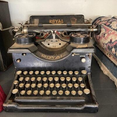 antique royal typewriter & pictues