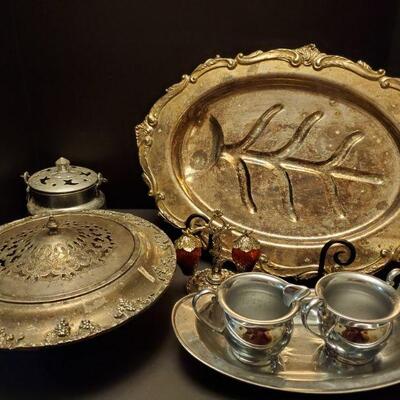 Silverplated assortment. Large platter 20