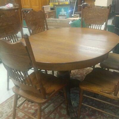 Early 1900's oak table and 6 chairs  sale 300.00