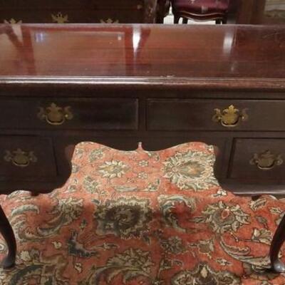 1013	MAHOGANY VANITY W/HANGING MIRROR, 4 DRAWERS, HAS REEDED 1/4 COLUMNS, 42 3/4 IN WIDE X 30 3/4 IN HIGH, MIRROR IS 22 IN X 38 1/4 IN
