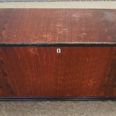 1046	GRAIN PAINTED BLANKET CHEST ON TURNED FEET, 50 IN X 22 3/4 IN X 25 IN HIGH
