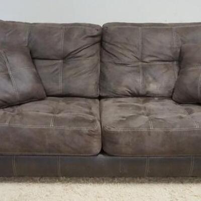 1076	BA JACKSON WIDE SOFA W/THROW PILLOWS, APPROXIMATELY 94 IN WIDE
