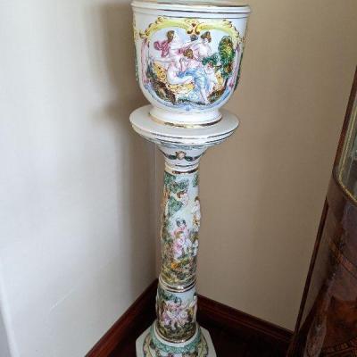 Capodimonte large stand and vase