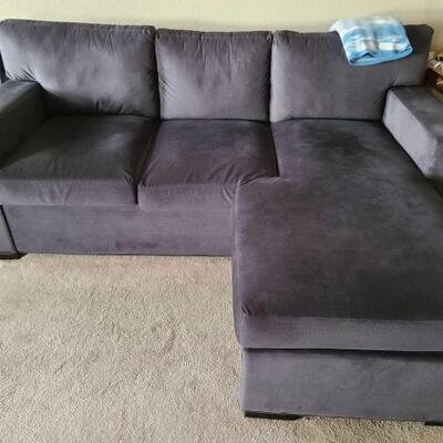1010	

Blue Fabric Sectional with Chaise
Measures Approx 88