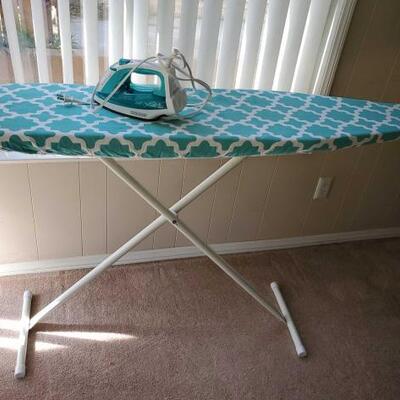 2514	

Ironing Board and Black and Decker Iron
Ironing Board and Black and Decker Iron