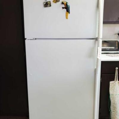 1998	

Maytag Plus Refrigerator
Maytag Plus Refrigerator measures Approx 33