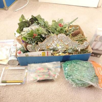 4008	

Craft Supplies Includes Leaves, Glitter Glue, And More
Craft Supplies Includes Leaves, Glitter Glue, And More