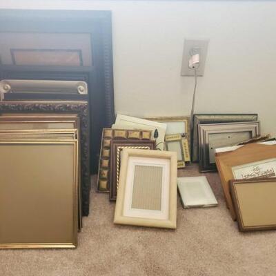 4032 â€¢ Approx 31 Picture Frames