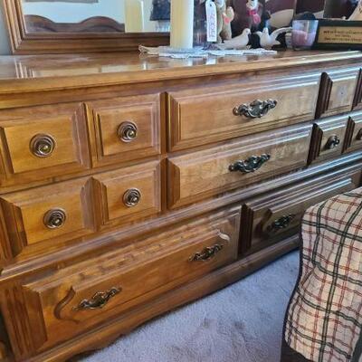 3006	

Dresser with Mirror
Measures approx 60