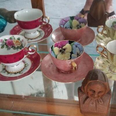 some miscellaneous tea cups and saucers